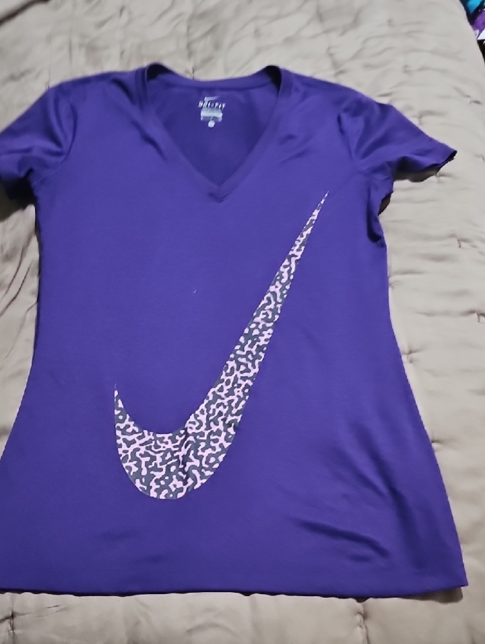 Nike‎ Dri-FIT Purple Leopard Print Swoosh V-Neck Athletic T-Shirt Womens Small